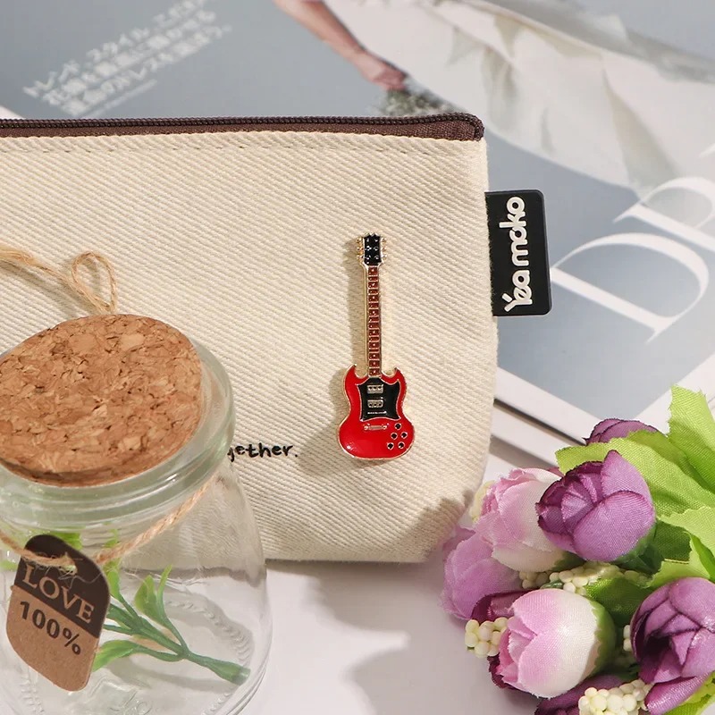 เข็มกลัดรูปกีตาร์โลหะเคลือบแบบ - Vintage Fashion Toys บทวิจารณ์และราคา